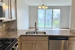 125 Capella Ct, Lake in the Hills, IL 60156 - Photo 5