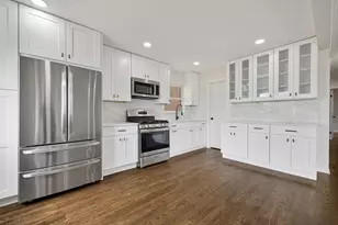 7727 New England Ave, Burbank, IL 60459 - Photo 3