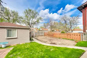5136 W Lee St, Skokie, IL 60077 - Photo 33