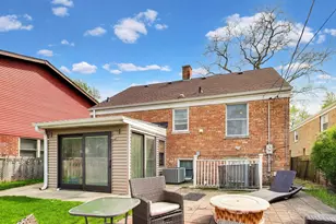 5136 W Lee St, Skokie, IL 60077 - Photo 29