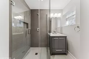 3125 S Giles Ave, Chicago, IL 60616 - Photo 17