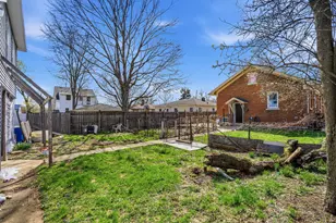 618 E 12th St, Lockport, IL 60441 - Photo 5