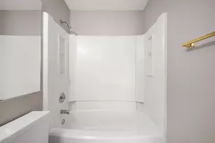 321 Clairemont Ct, Aurora, IL 60504 - Photo 5