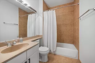 930 N Howe St, Chicago, IL 60610 - Photo 17