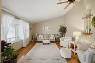 492 Weidner Rd, Buffalo Grove, IL 60089 - Photo 3