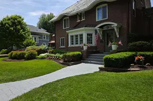846 W Downer Pl, Aurora, IL 60506 - Photo 3
