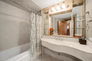 24092 W Old Oak Dr, Mundelein, IL 60060 - Photo 21