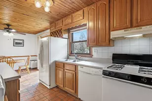 98 Cedar Dr, Crystal Lake, IL 60014 - Photo 11