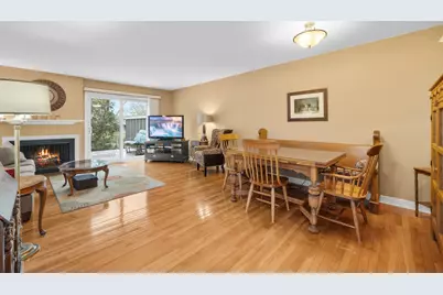 10 W Windsor Court, Sugar Grove, IL 60554 - Photo 5