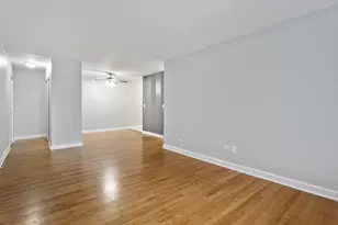 6758 N Sheridan Ave, Chicago, IL 60626 - Photo 3