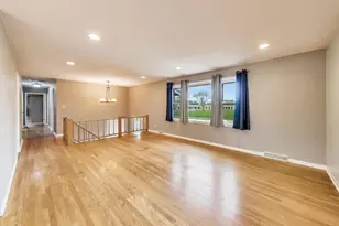 1061 E Sayles Dr, Palatine, IL 60074 - Photo 3