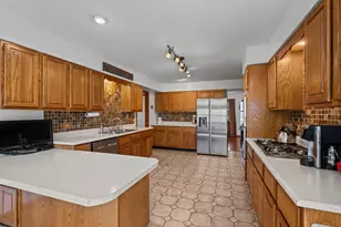 59 Sylvan Ct, Elk Grove Village, IL 60007 - Photo 19