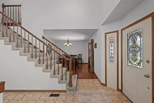 59 Sylvan Ct, Elk Grove Village, IL 60007 - Photo 3