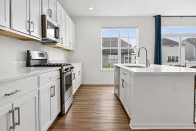 395 S Pointe Avenue, South Elgin, IL 60177 - Photo 7