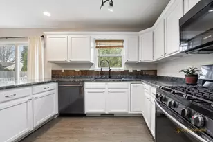 521 S Sheridan Rd, Lakemoor, IL 60051 - Photo 5