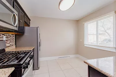 4852 Carol Street #D, Skokie, IL 60077 - Photo 11