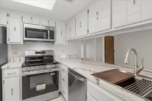 820 Elder Rd, Homewood, IL 60430 - Photo 3