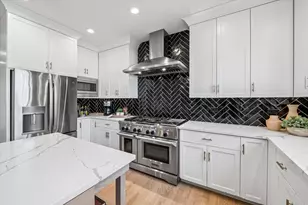 383 N Larch Ave, Elmhurst, IL 60126 - Photo 9