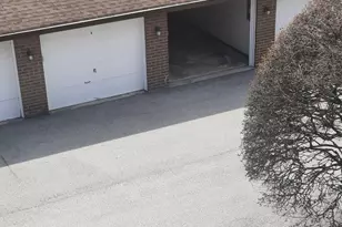 10541 Palos Pl, Palos Hills, IL 60465 - Photo 3