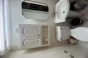 225 N East River Rd, Des Plaines, IL 60016 - Photo 9