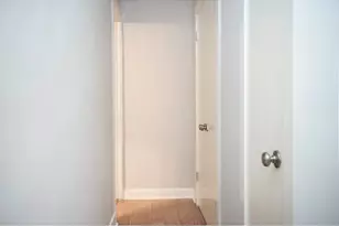 511 W Belmont Ave, Chicago, IL 60657 - Photo 9