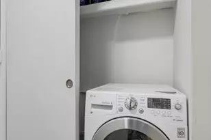 300 N State St, Chicago, IL 60654 - Photo 11