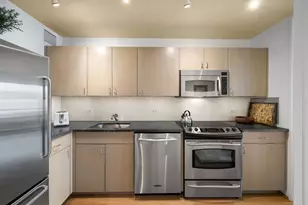 260 E Chestnut St, Chicago, IL 60611 - Photo 7