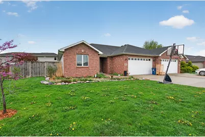 2031 Locust Road, Morris, IL 60450 - Photo 1