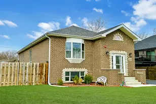 8566 S 83rd Ave, Hickory Hills, IL 60457 - Photo 3