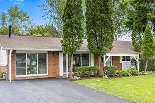 595 Aberdeen St, Hoffman Estates, IL 60169 - Photo 1