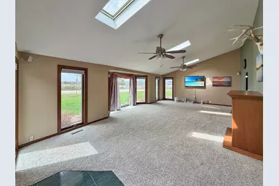 2472 W Red Oak Road, Freeport, IL 61032 - Photo 9