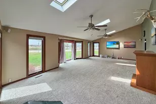 2472 W Red Oak Rd, Freeport, IL 61032 - Photo 9