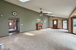 2472 W Red Oak Rd, Freeport, IL 61032 - Photo 7
