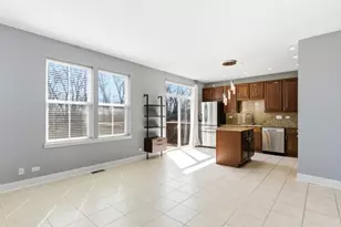 200 Tanglewood Dr, Glen Ellyn, IL 60137 - Photo 9