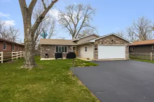 218 Mastodon Dr, Ingleside, IL 60041 - Photo 1