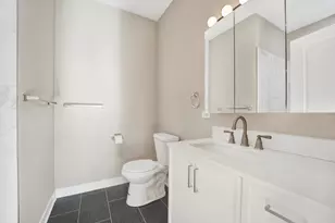 5843 W Corcoran Pl, Chicago, IL 60644 - Photo 9