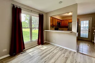 2450 Devonshire Ct, Aurora, IL 60502 - Photo 7