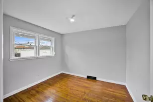 9520 S Yale Ave, Chicago, IL 60628 - Photo 9