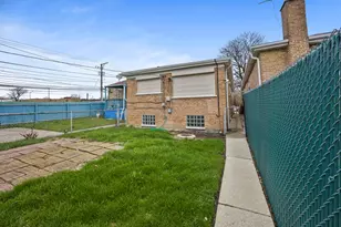 9520 S Yale Ave, Chicago, IL 60628 - Photo 21