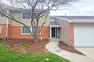 111 Autumn Ct, Buffalo Grove, IL 60089 - Photo 1