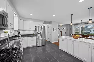 914 N Kennicott Ave, Arlington Heights, IL 60004 - Photo 9