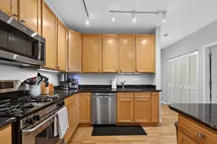 1212 N Wells St, Chicago, IL 60610 - Photo 11