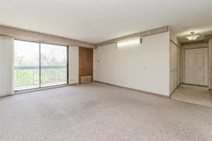 1800 Huntington Blvd, Hoffman Estates, IL 60169 - Photo 5