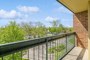 1800 Huntington Blvd, Hoffman Estates, IL 60169 - Photo 9