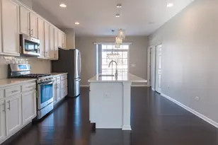 2534 Huntleigh Ln, Woodridge, IL 60517 - Photo 5