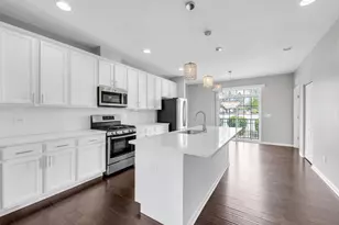 2534 Huntleigh Ln, Woodridge, IL 60517 - Photo 7