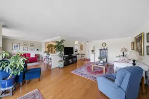 2000 St Regis Dr, Lombard, IL 60148 - Photo 5