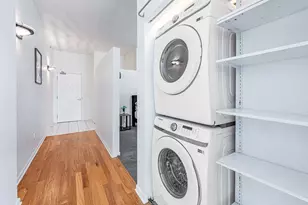 340 W Superior St, Chicago, IL 60654 - Photo 17