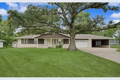 208 W Cemetery Road, Roberts, IL 60962 - Photo 1