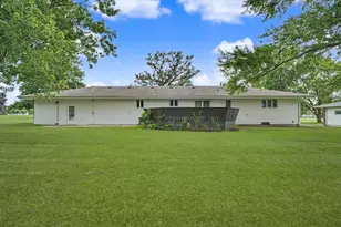 208 W Cemetery Rd, Roberts, IL 60962 - Photo 3